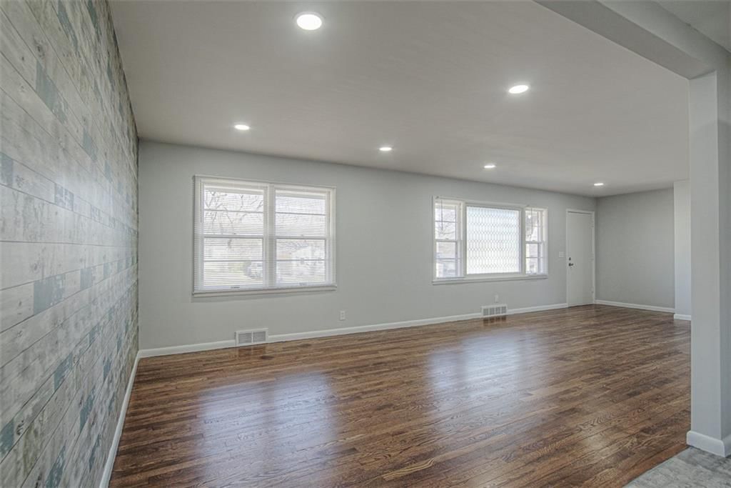 5404 Woodson Road — photo 21