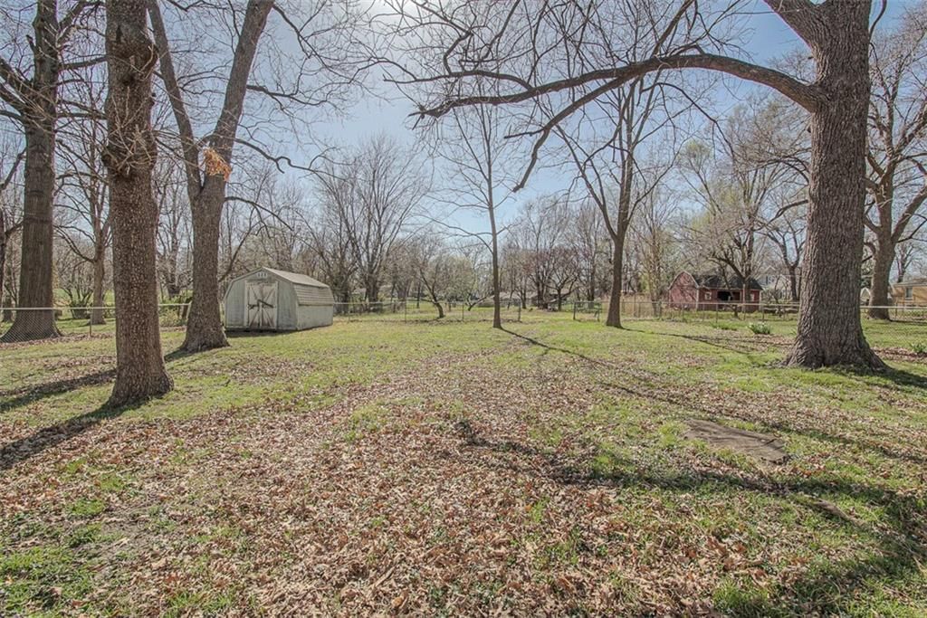 5404 Woodson Road — photo 10