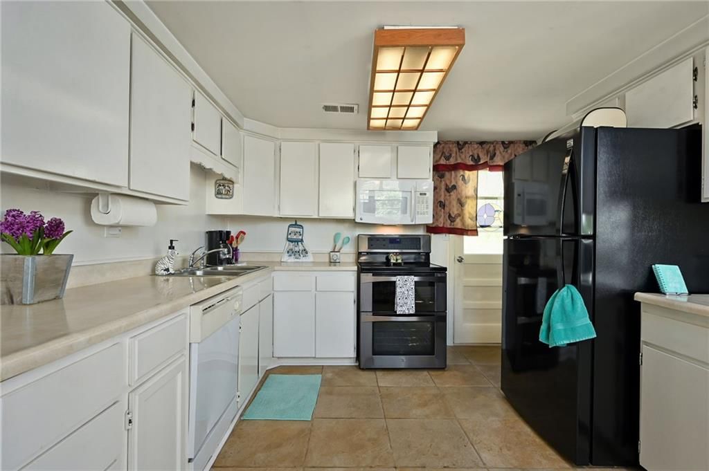 28 TLA Street — photo 15