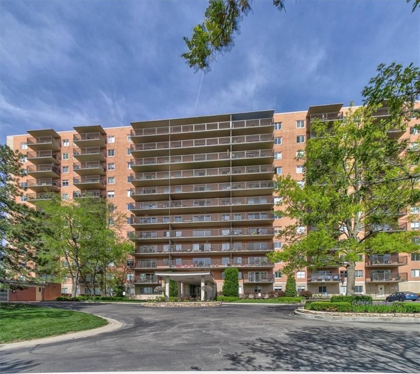4550 Warwick Boulevard, Kansas City, MO