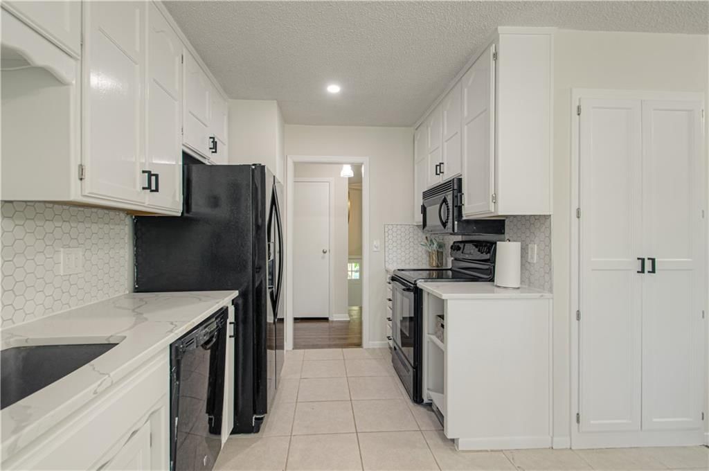 8815 W 89th Street — photo 12