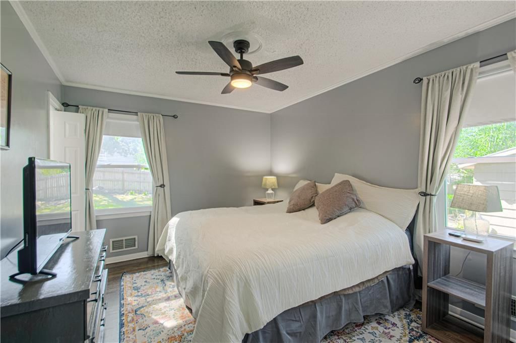 8815 W 89th Street — photo 15