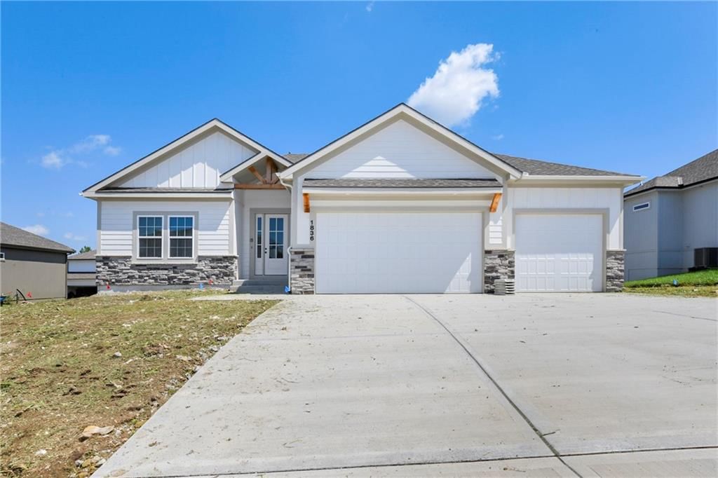 1836 SW Sage Canyon Road, Lee's Summit, MO