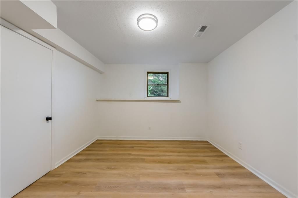 10630 N Oak Trafficway — photo 13