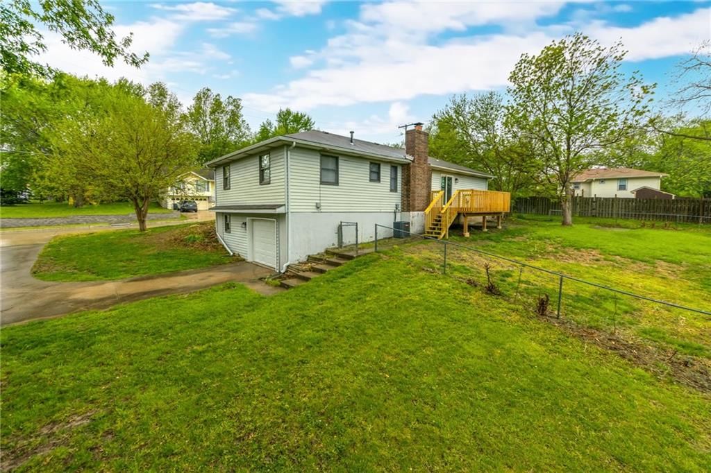 10630 N Oak Trafficway — photo 15