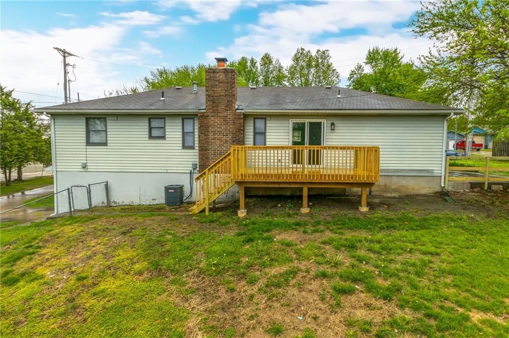 10630 N Oak Trafficway — photo 16