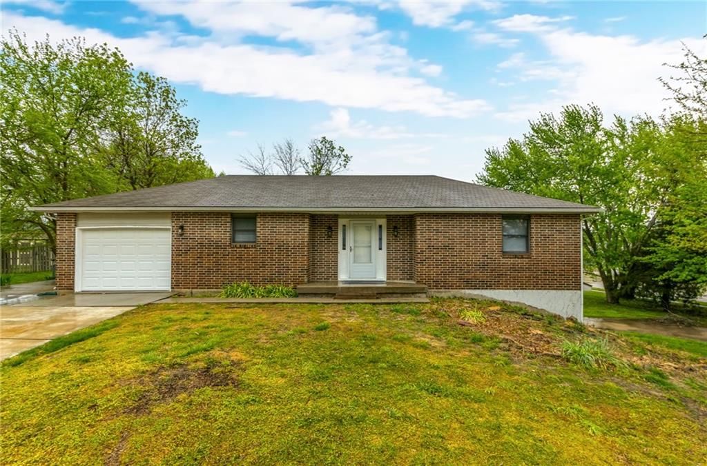 10630 N Oak Trafficway — photo 3