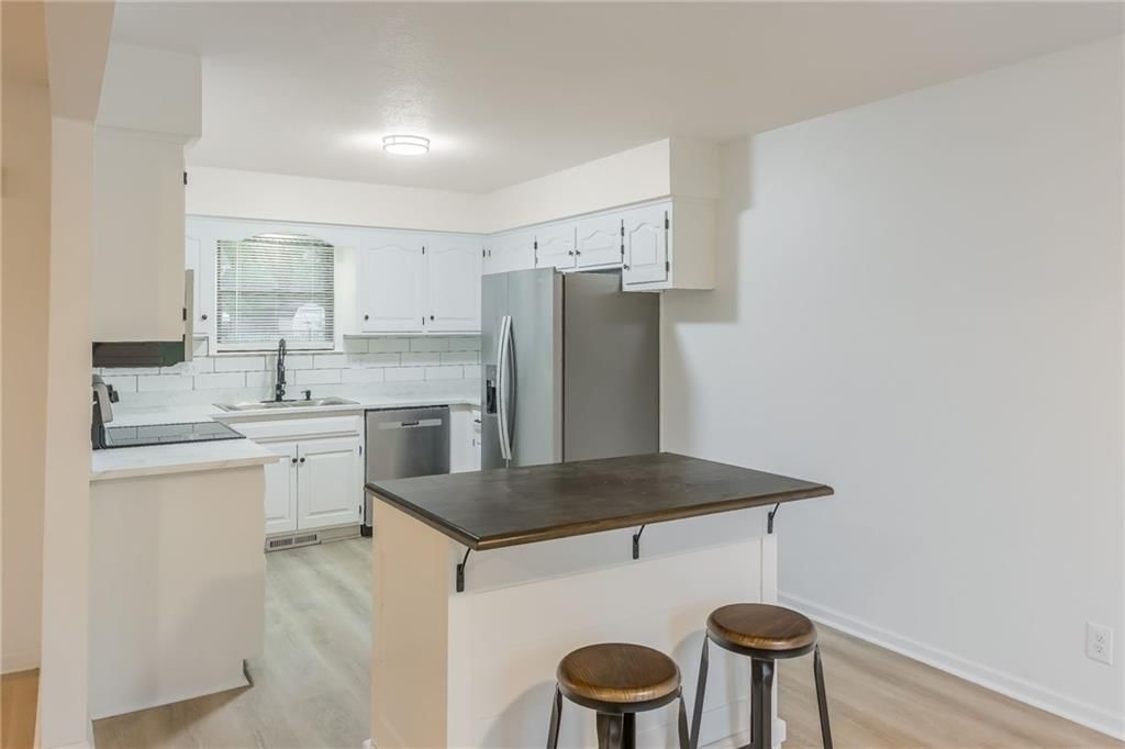 10630 N Oak Trafficway — photo 6