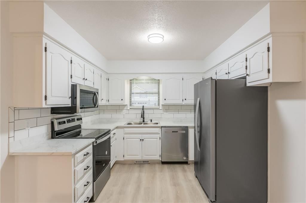 10630 N Oak Trafficway — photo 7
