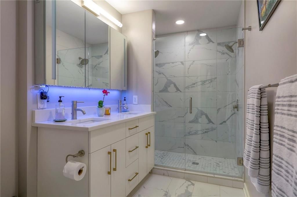 2720 McGee Trafficway — photo 23