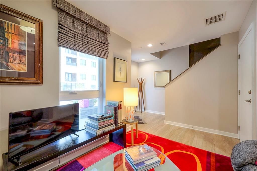 2720 McGee Trafficway — photo 5