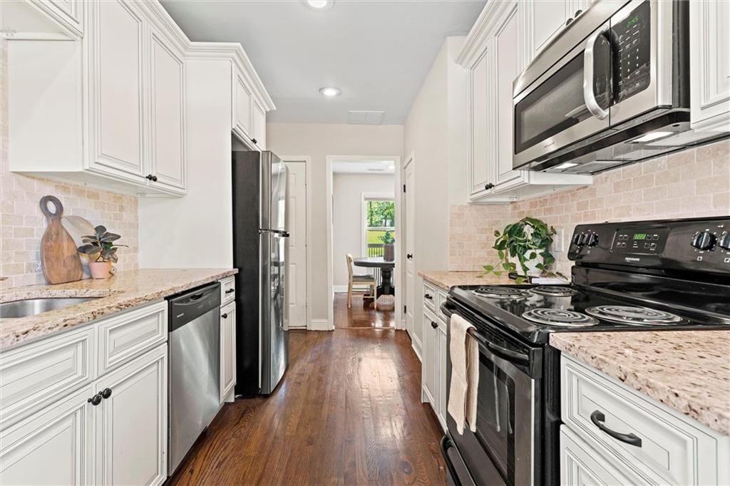 5545 Flint Street — photo 11