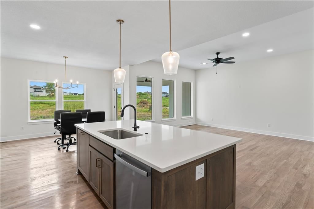 2202 Richmond Drive — photo 8