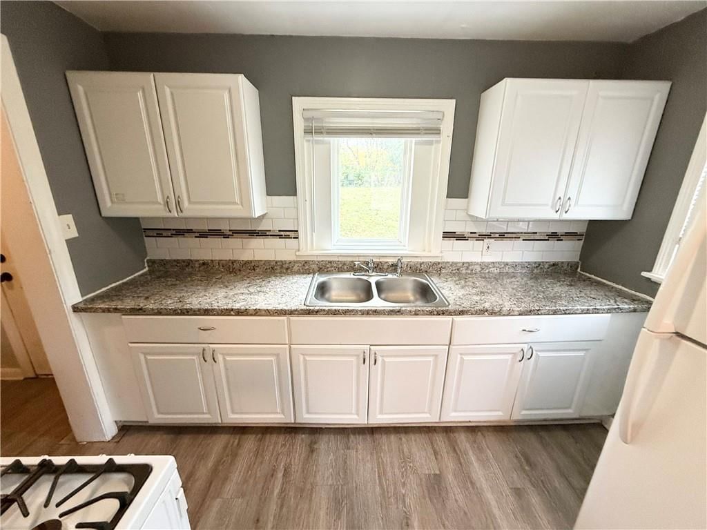 6133 Walrond Avenue — photo 11