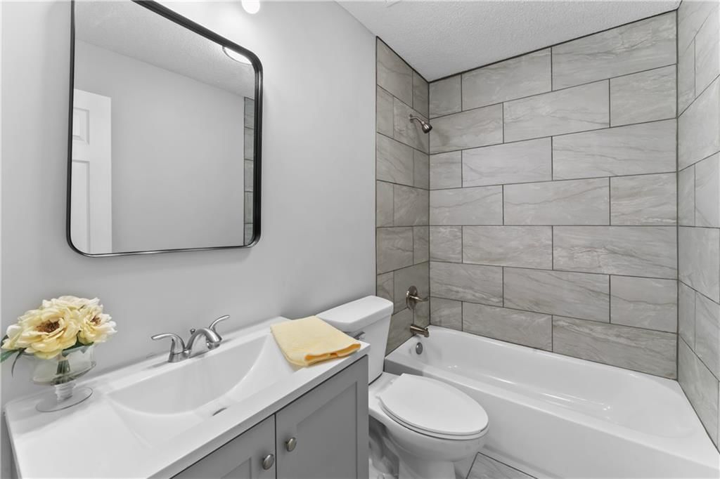 12801 Ewing Avenue — photo 13