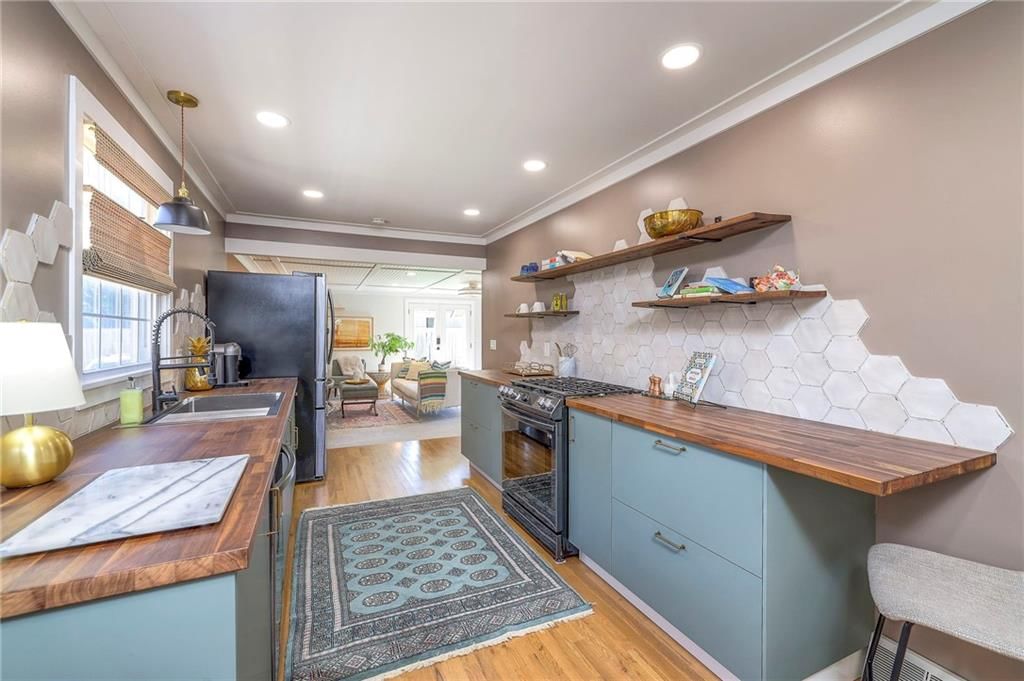 407 N Askew Avenue — photo 24
