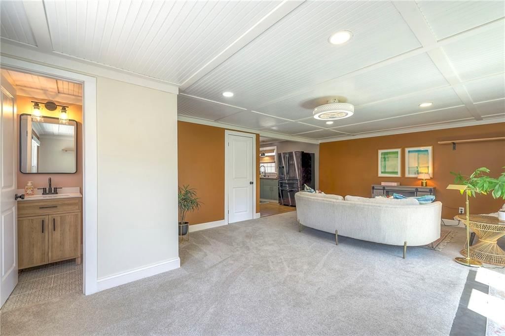 407 N Askew Avenue — photo 34