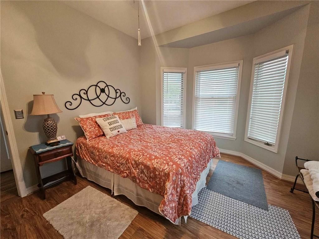 1708 Westbury Lane — photo 16
