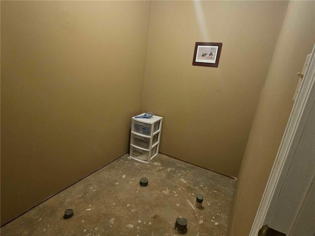 1708 Westbury Lane — photo 17