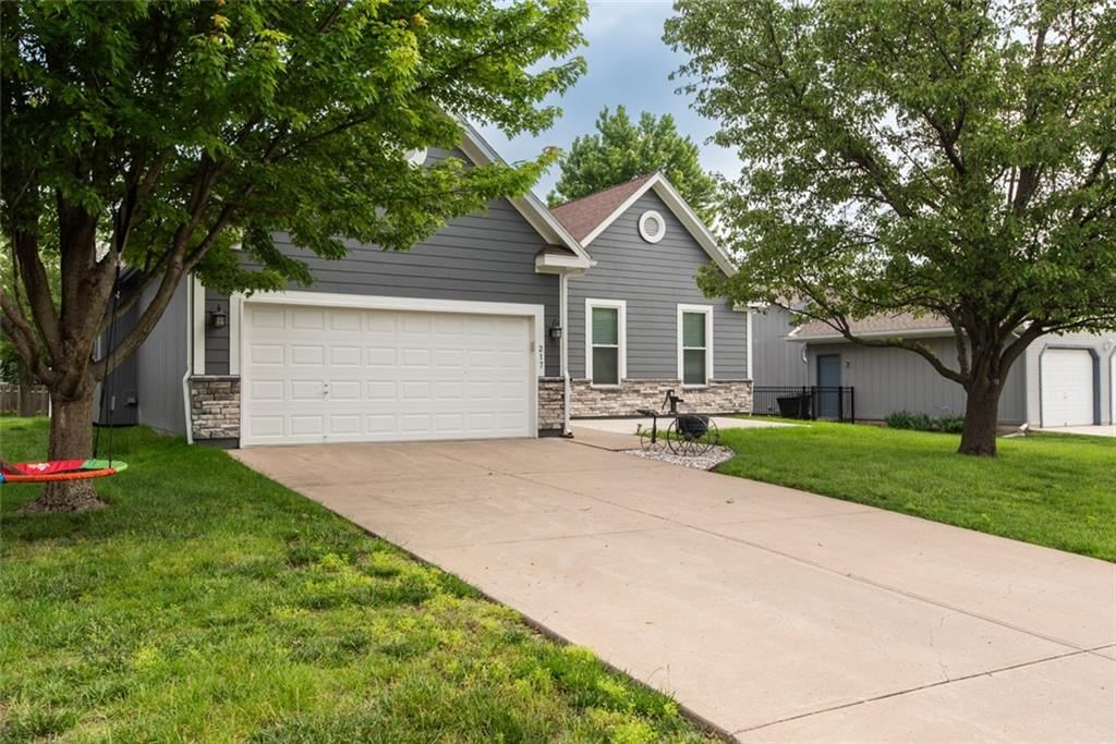 217 Edgewood Drive — photo 2
