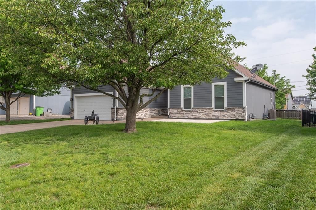 217 Edgewood Drive — photo 3