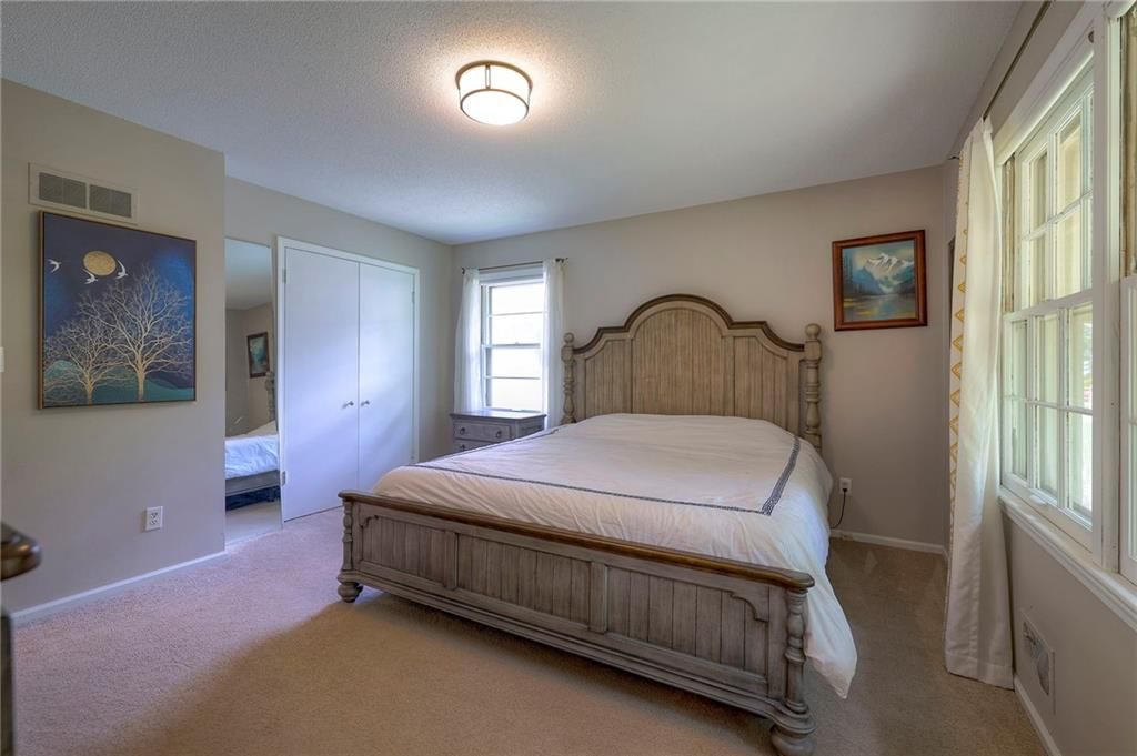 10850 Madison Avenue — photo 28