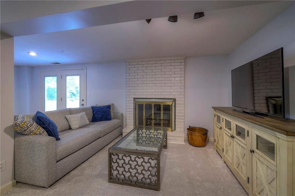 10850 Madison Avenue — photo 37