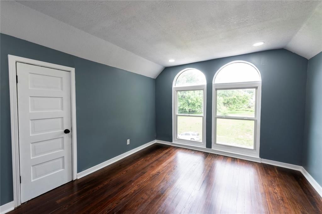 1027 Lafayette Avenue — photo 12