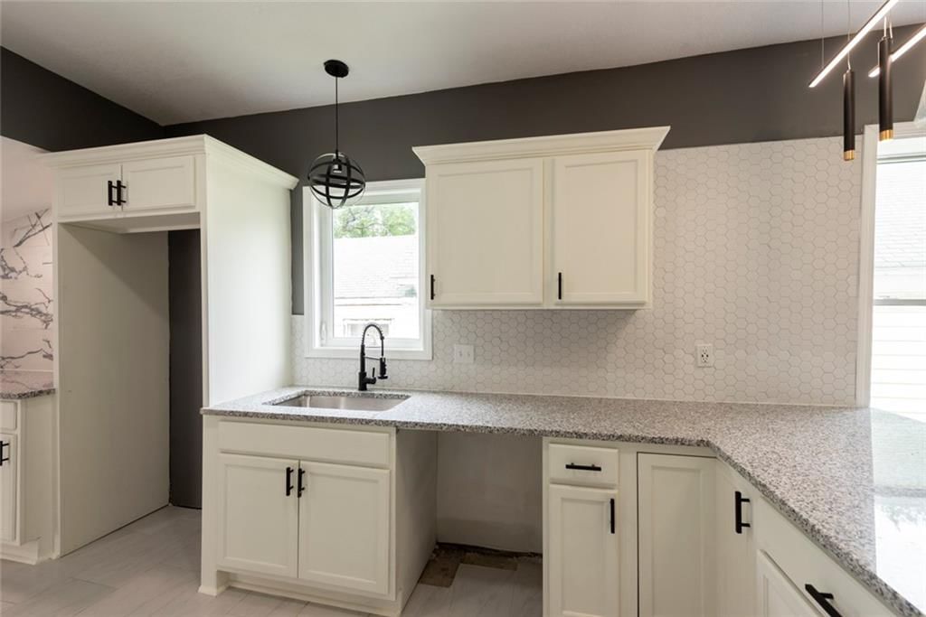 1027 Lafayette Avenue — photo 8
