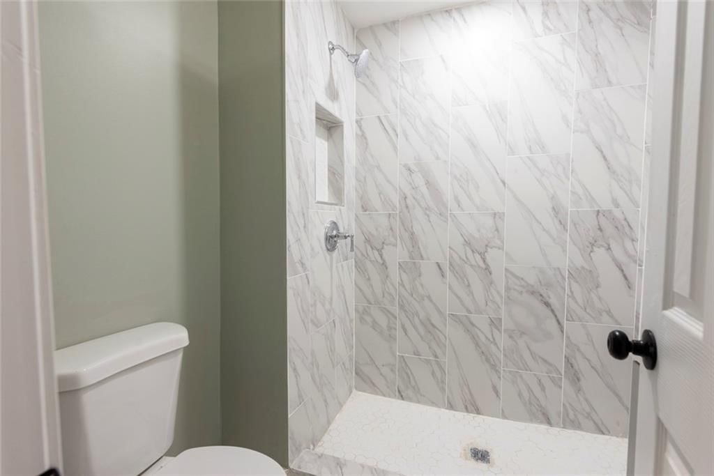 1027 Lafayette Avenue — photo 9