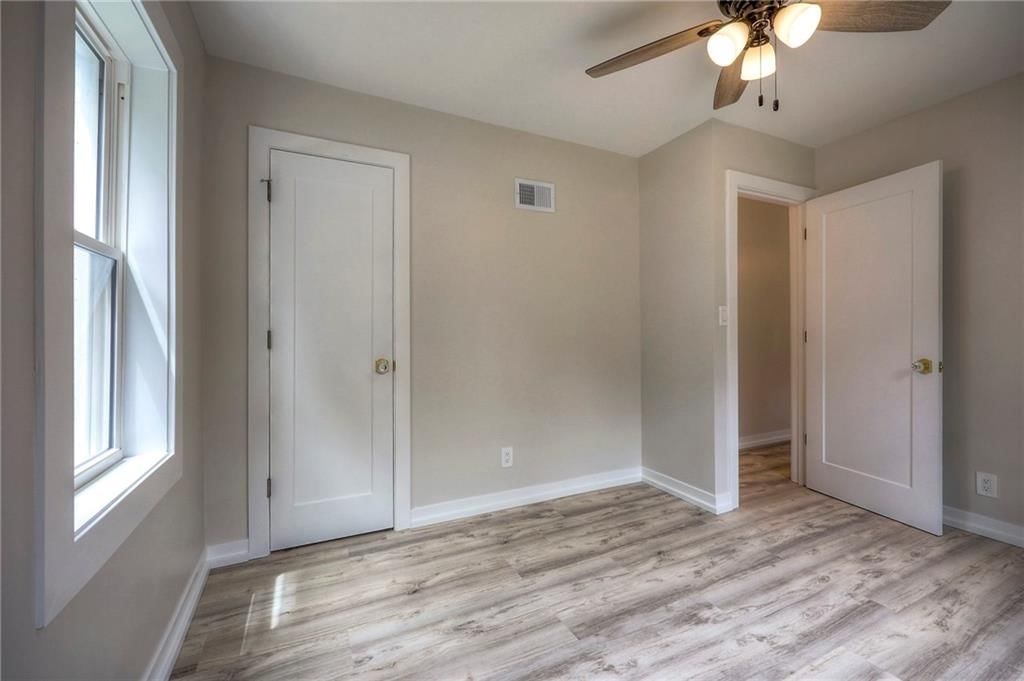 8016 Glenwood Street — photo 32