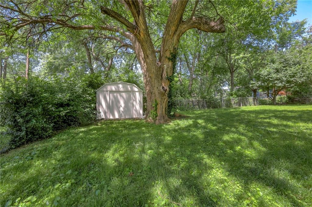 8016 Glenwood Street — photo 34