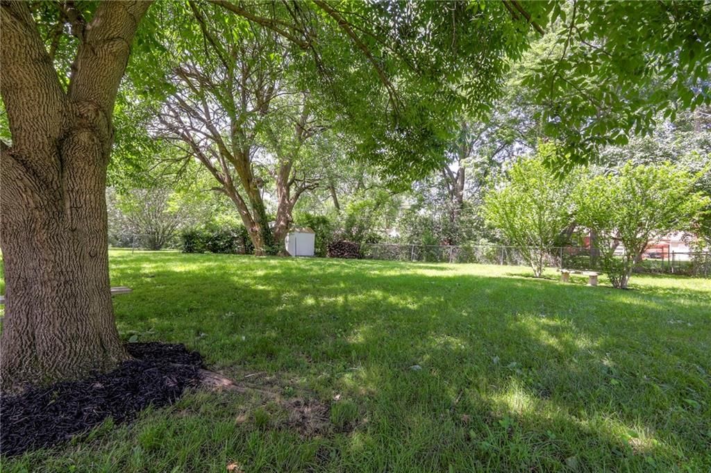 8016 Glenwood Street — photo 41
