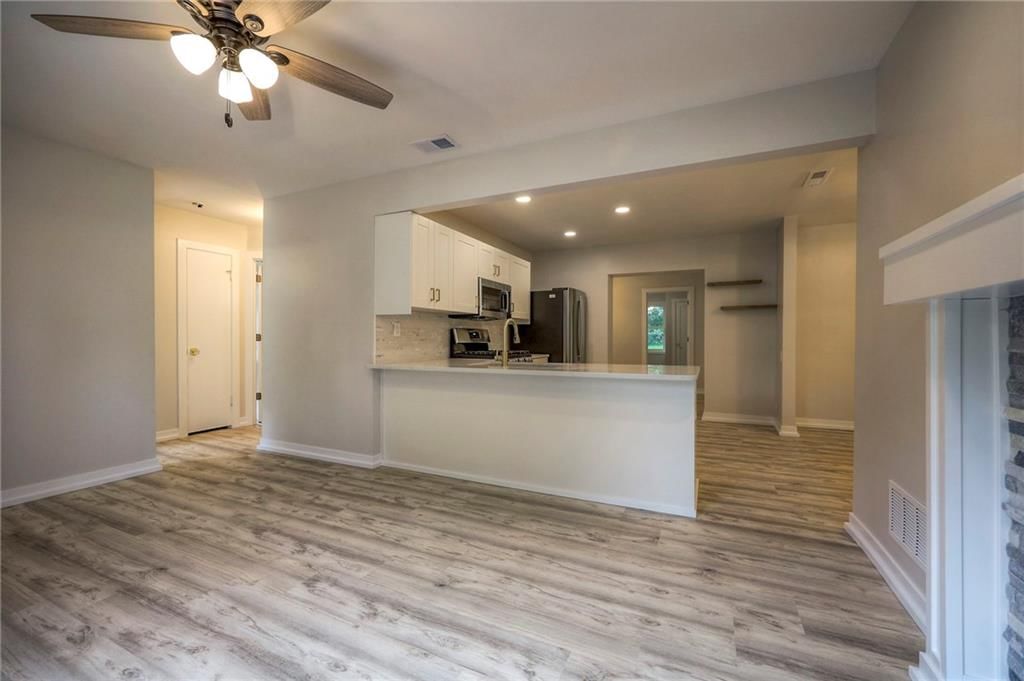 8016 Glenwood Street — photo 10
