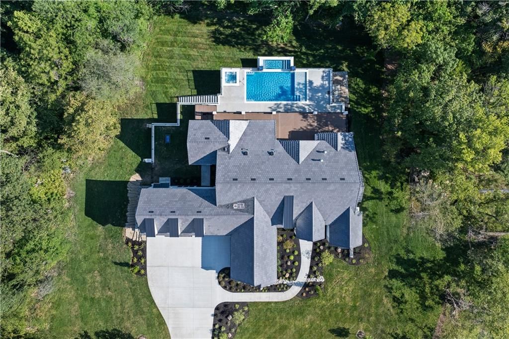 8452 W 175th Street, Overland Park, KS