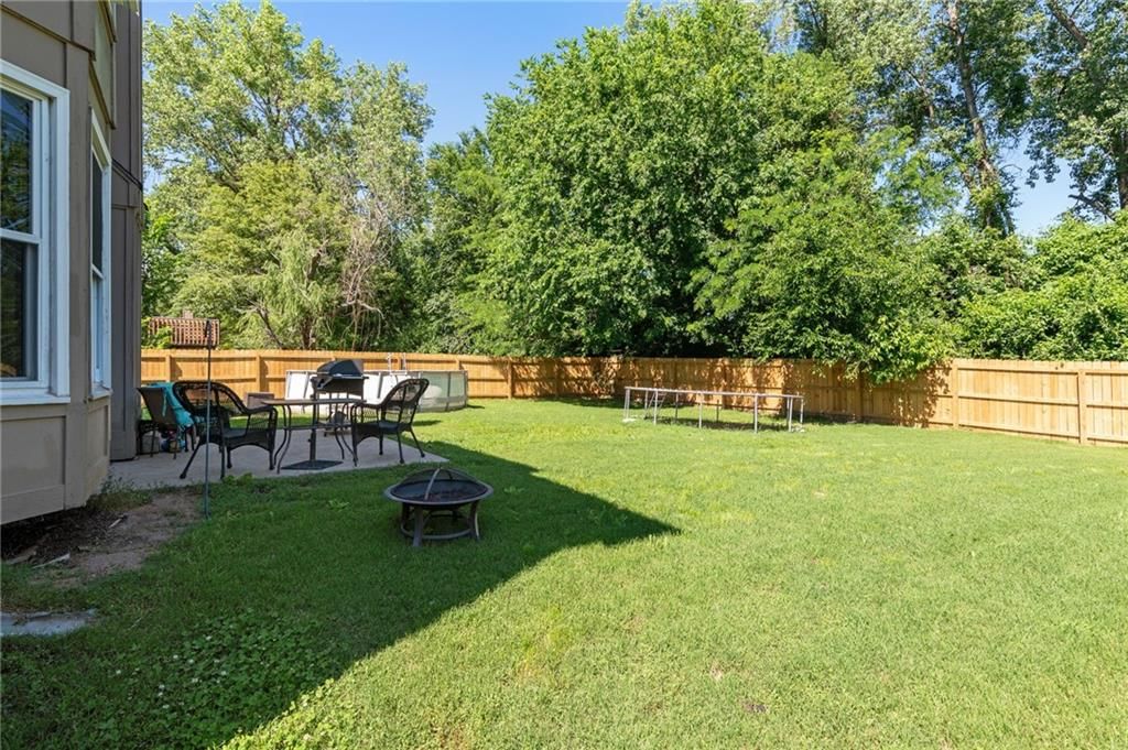 11713 Corrington Avenue — photo 27