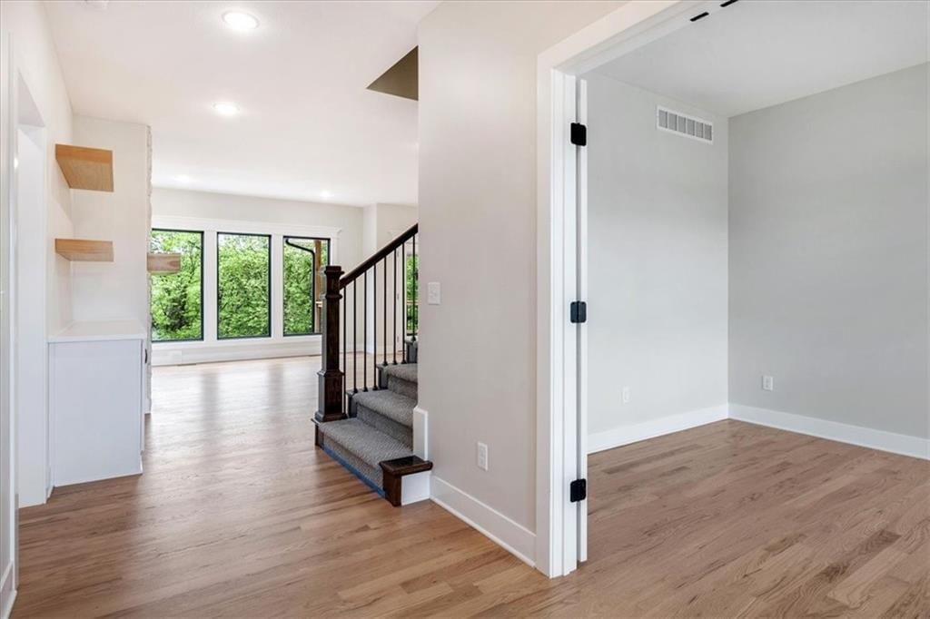 711 Apache Court — photo 4