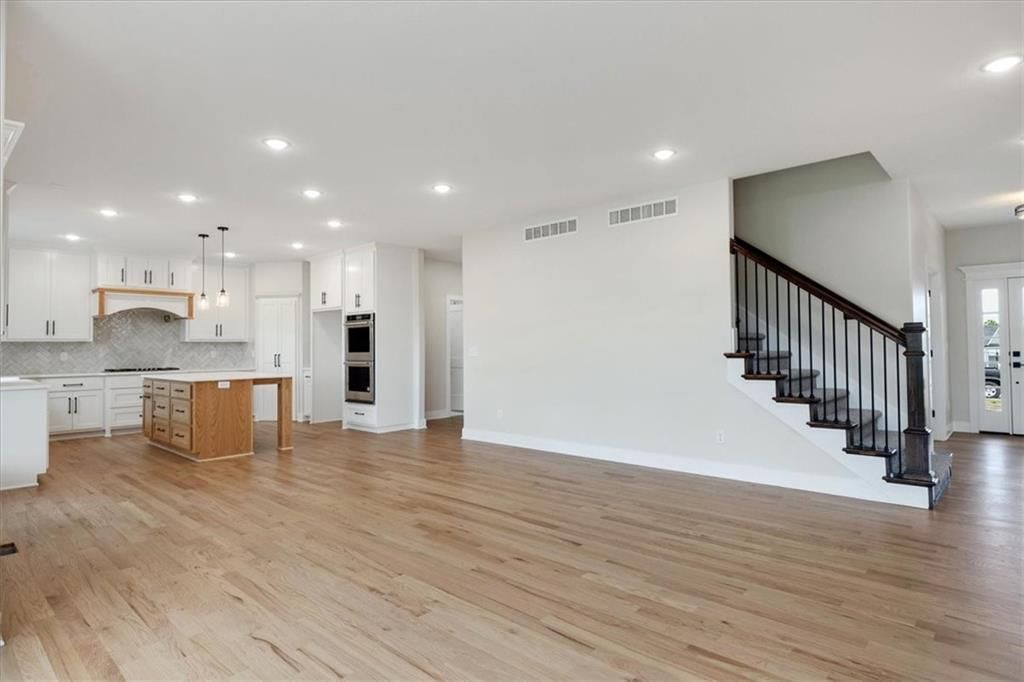 711 Apache Court — photo 7
