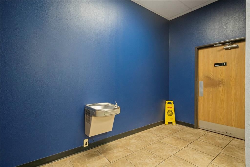 5804 Corporate Drive — photo 25