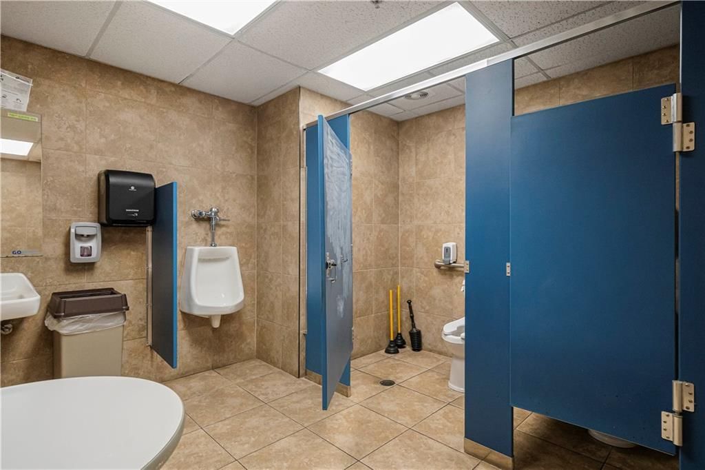 5804 Corporate Drive — photo 27