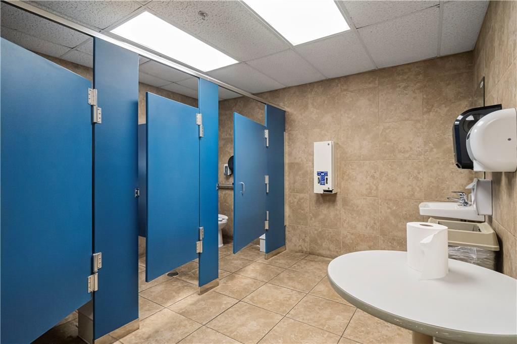 5804 Corporate Drive — photo 28
