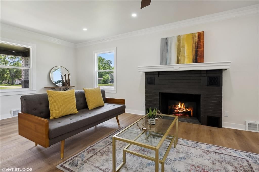 702 E Market Street — photo 11