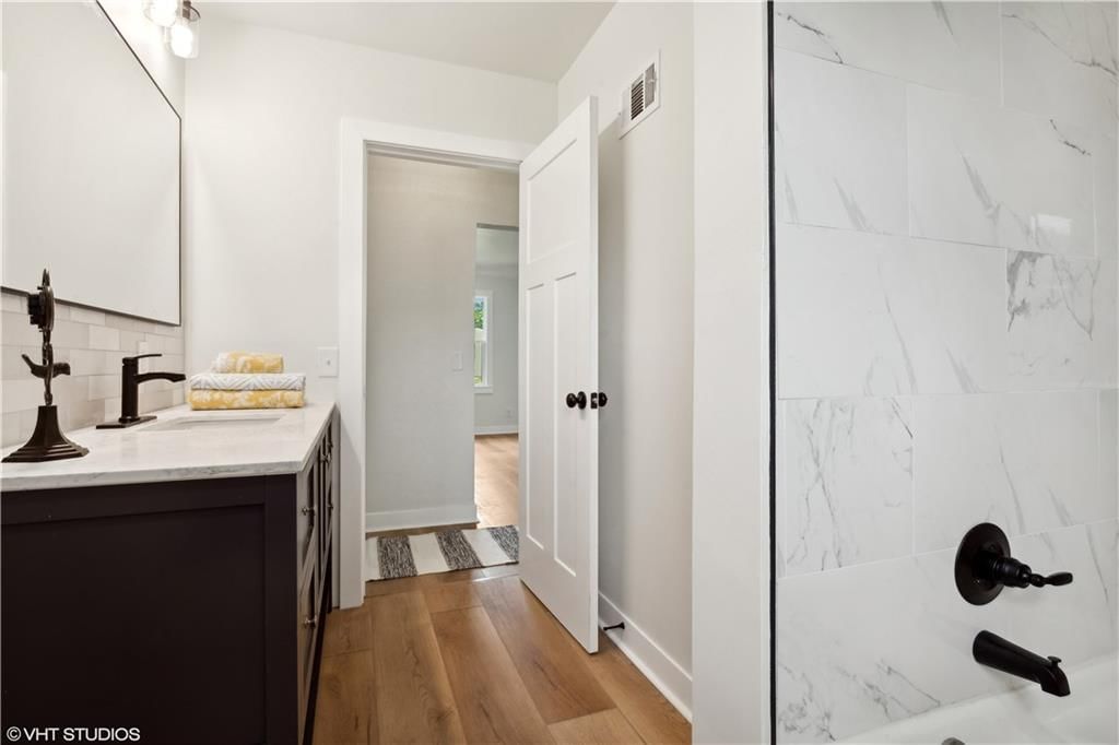 702 E Market Street — photo 22