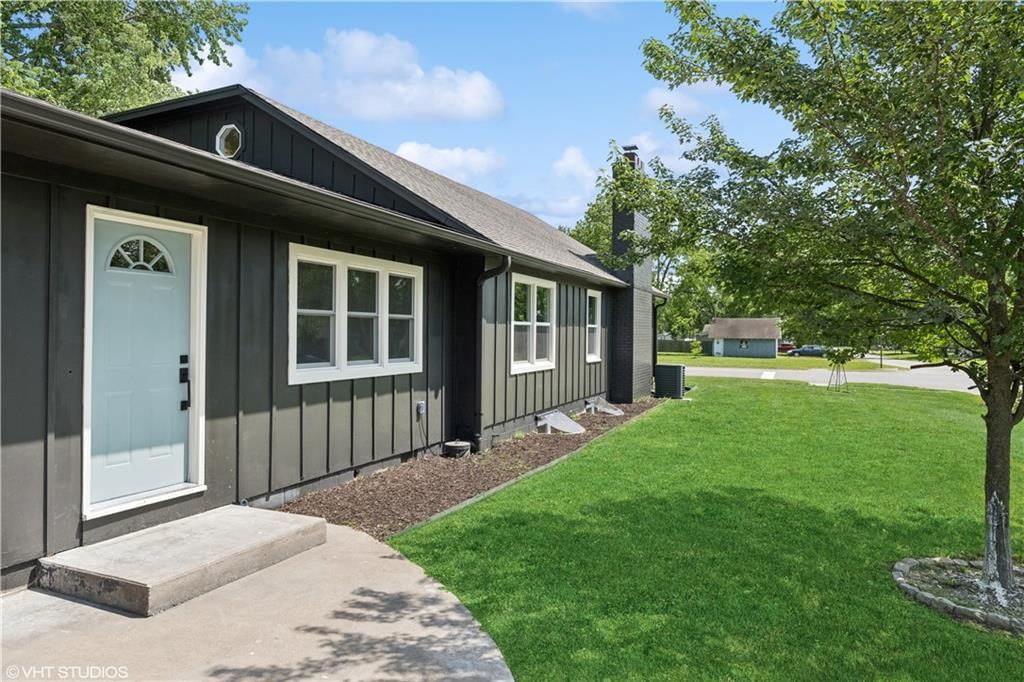 702 E Market Street — photo 35
