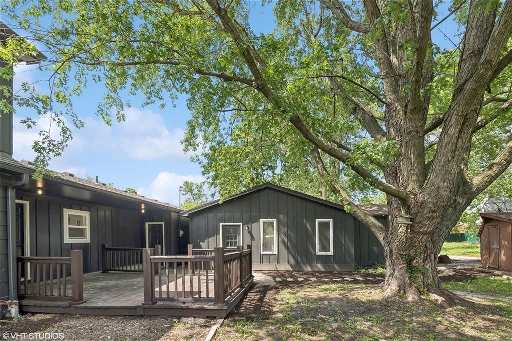 702 E Market Street — photo 37