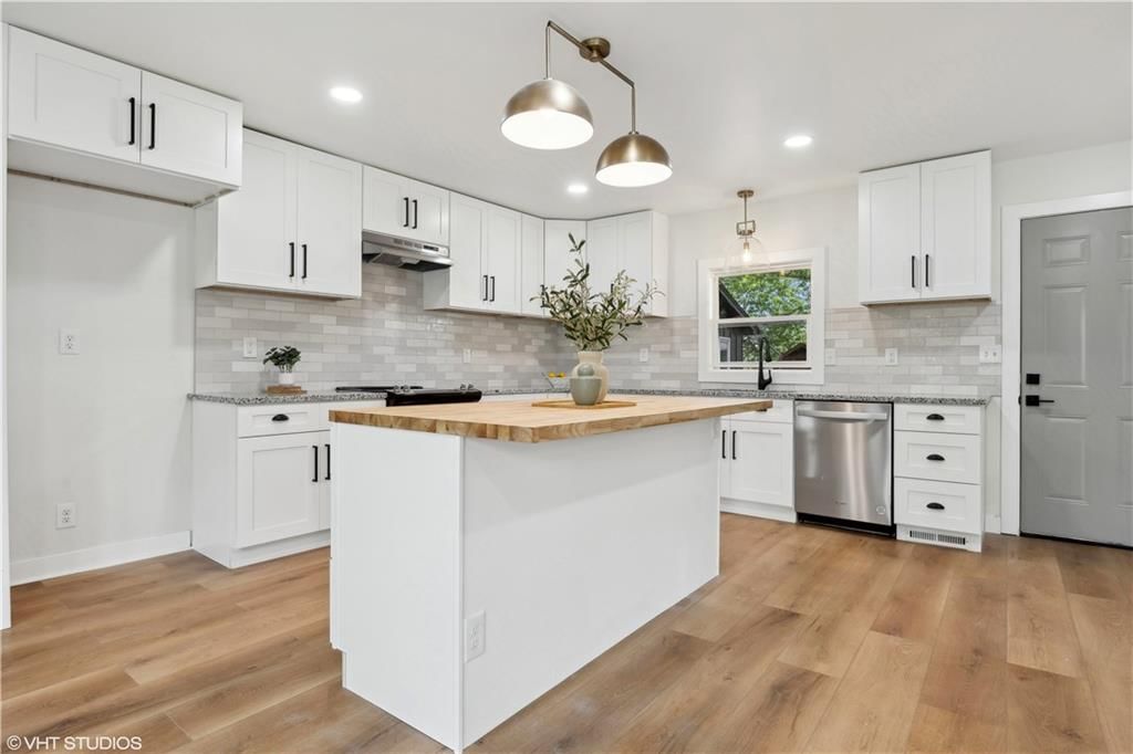 702 E Market Street — photo 5