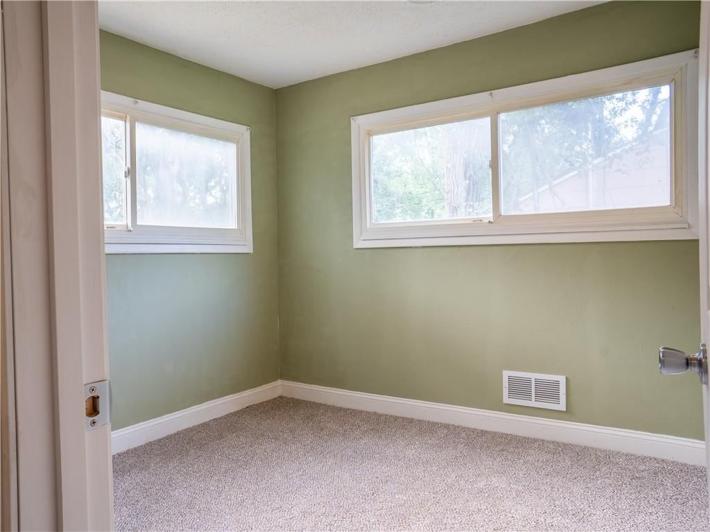 10814 Newton Avenue — photo 13