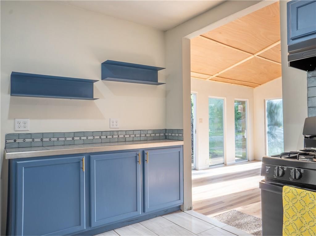 10814 Newton Avenue — photo 31