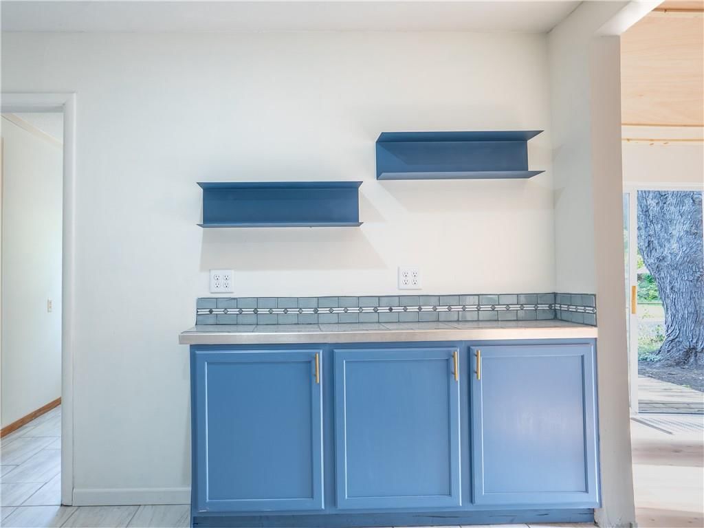 10814 Newton Avenue — photo 32