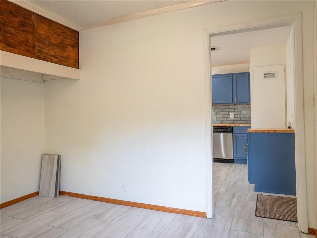 10814 Newton Avenue — photo 33